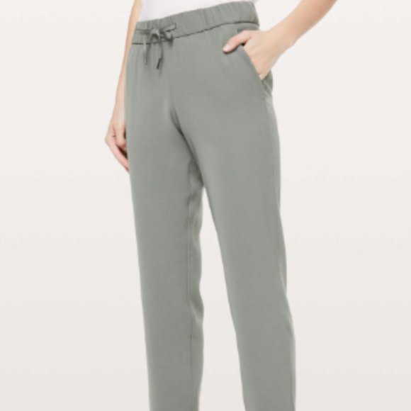 lululemon athletica Pants - Lululemon "On the Fly" grey pant (size 6)